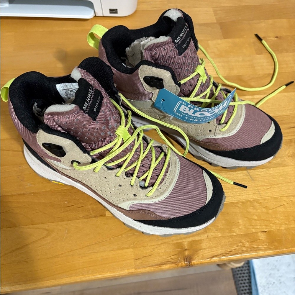 NWT Merrell Women’s Speed Solo Mid size 8.5